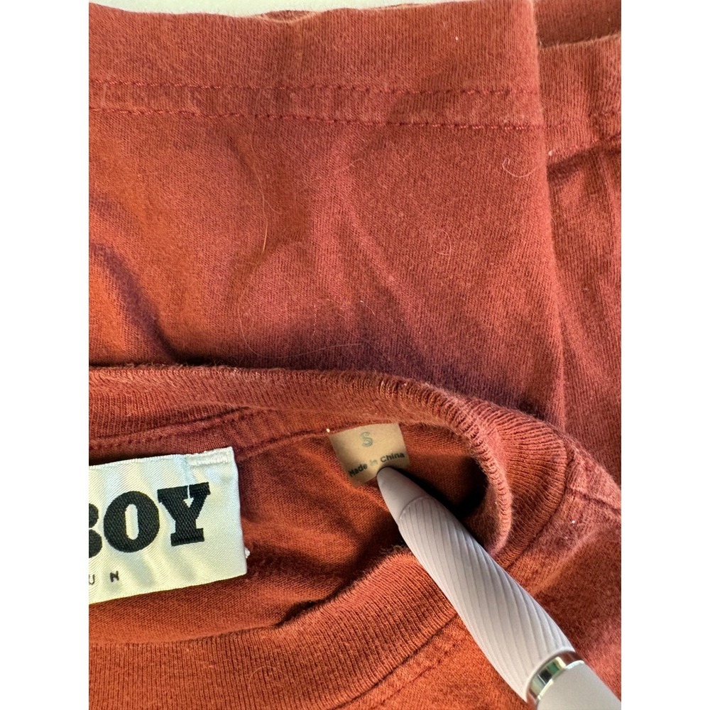 Playboy by PacSun Mens Graphic T-Shirt Burgundy Embroidered Bunny Girl Small - Picture 4 of 6